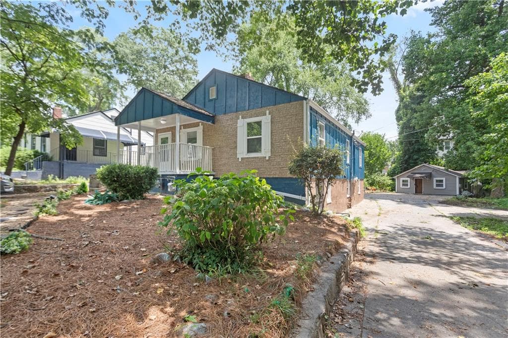 duplex for sale at 537 W Lake Avenue, Atlanta, GA 30318 — photo 2