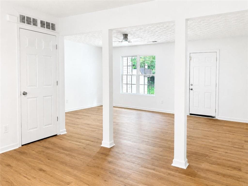 3 bedroom, 3 bathroom, 1,560 sq ft townhouse for sale at 3511 Waldrop Trail, Decatur, GA 30034 — photo 3