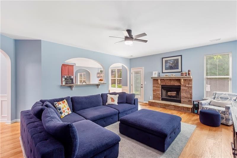 4 bedroom, 3 bathroom, 3,193 sq ft single family residence for sale at 4815 Roosevelt Circle, Cumming, GA 30040 — photo 8