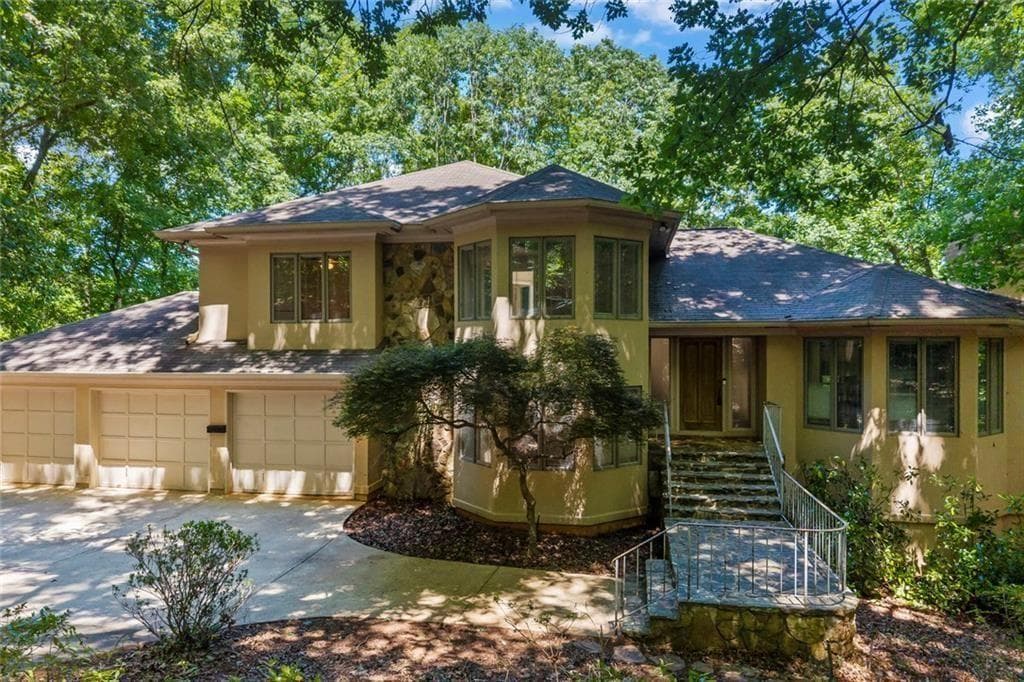825 Riverbend Parkway
