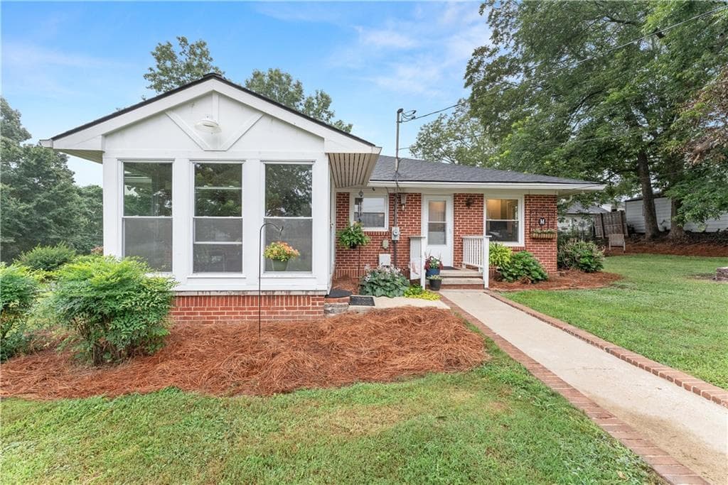 3 bedroom, 3 bathroom, 1,783 sq ft single family residence for sale at 5907 Main Street, Lula, GA 30554