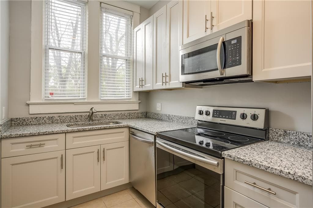2 bedroom, 1 bathroom, 1,000 sq ft apartment for rent at 600 Parkway Drive 10, Atlanta, GA 30308 for $1,650 a month — photo 4