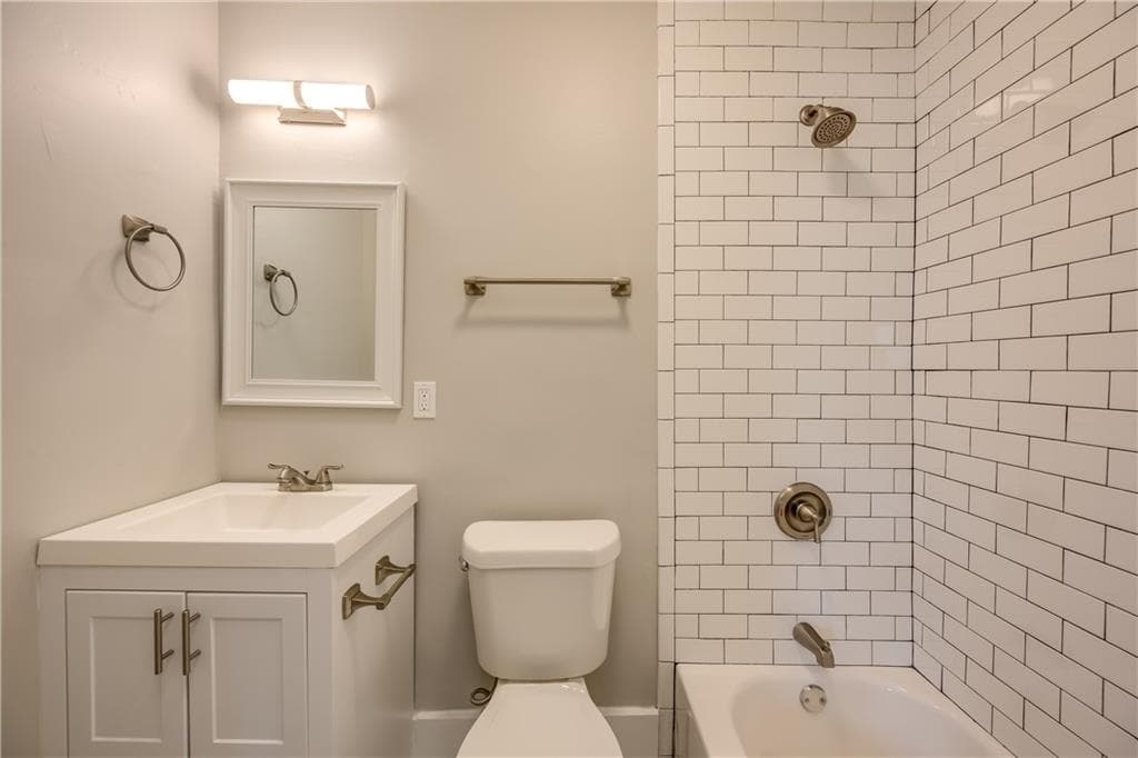 2 bedroom, 1 bathroom, 1,000 sq ft apartment for rent at 600 Parkway Drive 10, Atlanta, GA 30308 for $1,650 a month — photo 6