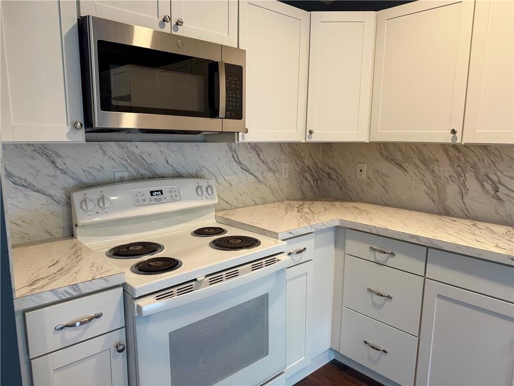 3 bedroom, 2 bathroom, 1,322 sq ft single family residence for sale at 471 Springfield Drive, Woodstock, GA 30188 — photo 6