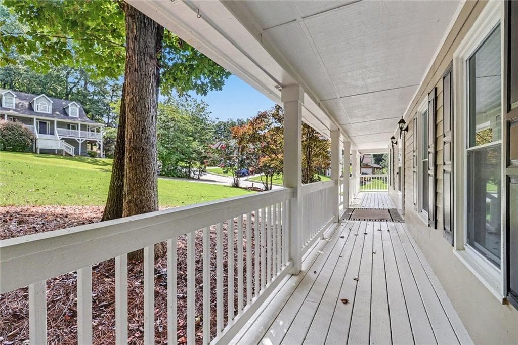 4 bedroom, 4 bathroom, 3,525 sq ft single family residence under contract at 715 Maggie Mae Lane, Lawrenceville, GA 30045 — photo 3
