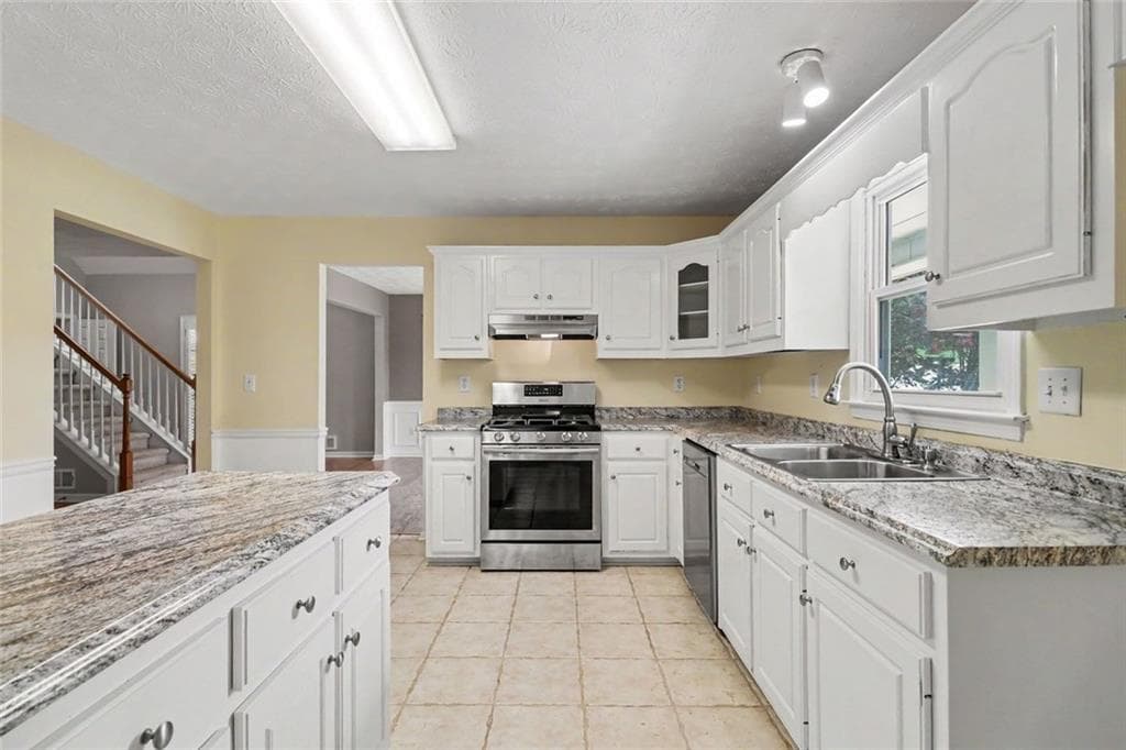 4 bedroom, 4 bathroom, 3,525 sq ft single family residence under contract at 715 Maggie Mae Lane, Lawrenceville, GA 30045 — photo 7