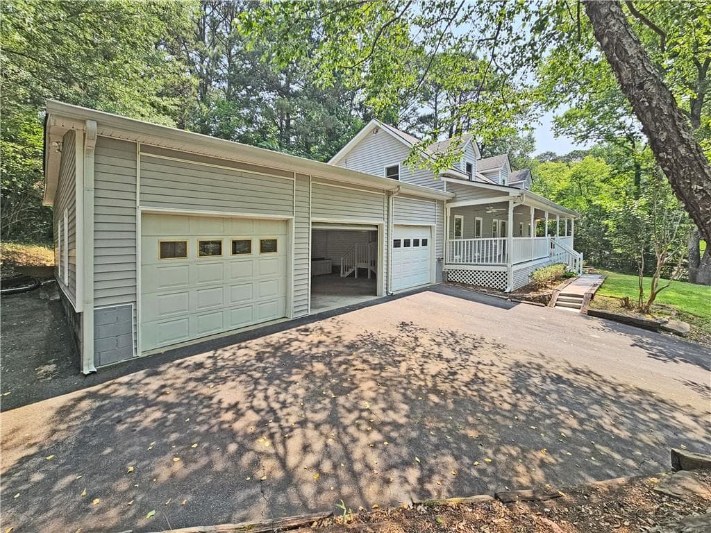 4 bedroom, 3 bathroom, 2,275 sq ft single family residence for rent at 1653 Wildwood Road, Marietta, GA 30062 for $2,850 a month — photo 10