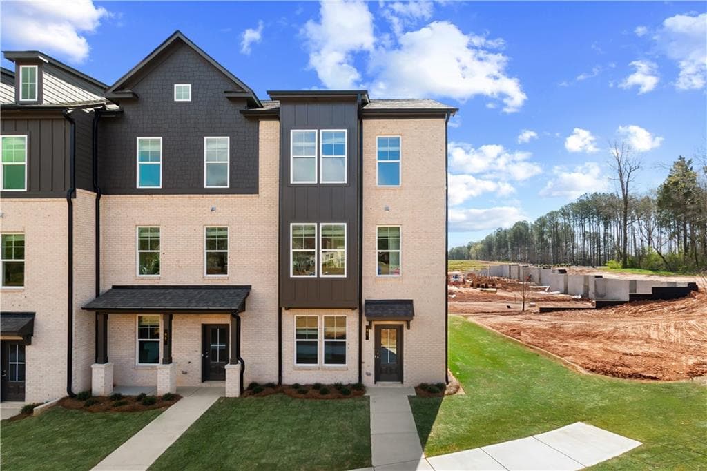 3 bedroom, 3 bathroom, 1,931 sq ft townhouse under contract at 2602 Daybreak Lane, Newnan, GA 30265 — photo 2