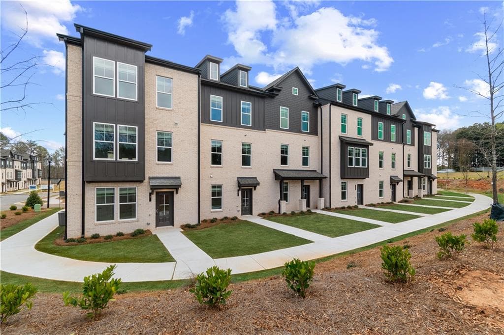 3 bedroom, 3 bathroom, 1,931 sq ft townhouse under contract at 2602 Daybreak Lane, Newnan, GA 30265 — photo 3