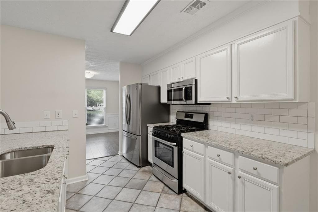3 bedroom, 3 bathroom, 1,740 sq ft single family residence for sale at 3130 Windsor Gate Run Run, Duluth, GA 30096 — photo 6