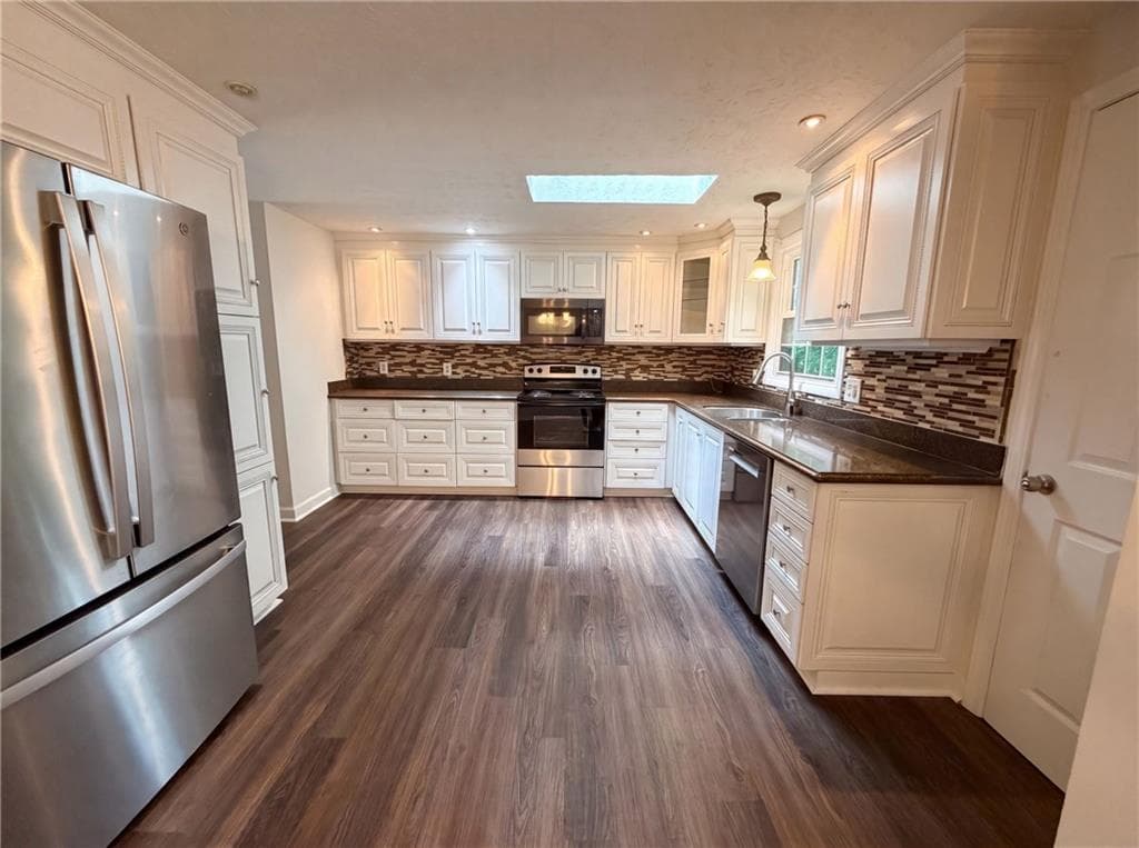 3 bedroom, 3 bathroom, 2,640 sq ft single family residence under contract at 1346 Fairfield Drive, Lilburn, GA 30047 — photo 2
