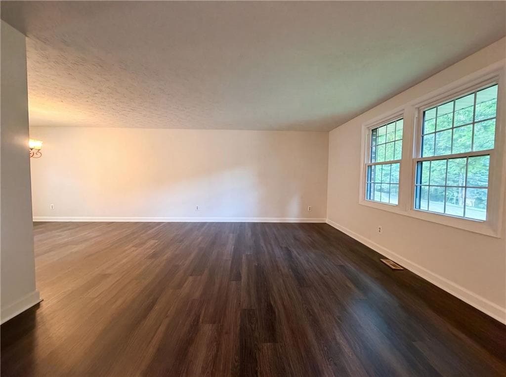 3 bedroom, 3 bathroom, 2,640 sq ft single family residence under contract at 1346 Fairfield Drive, Lilburn, GA 30047 — photo 3