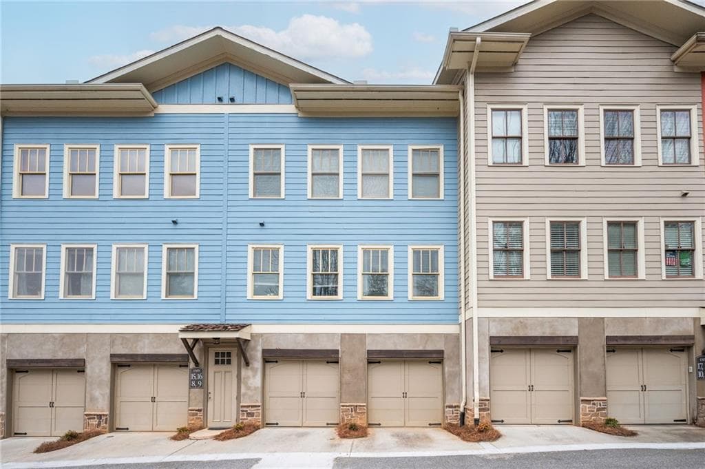 2 bedroom, 2 bathroom, 1,122 sq ft condominium under contract at 1628 Briarcliff Road 9, Atlanta, GA 30306