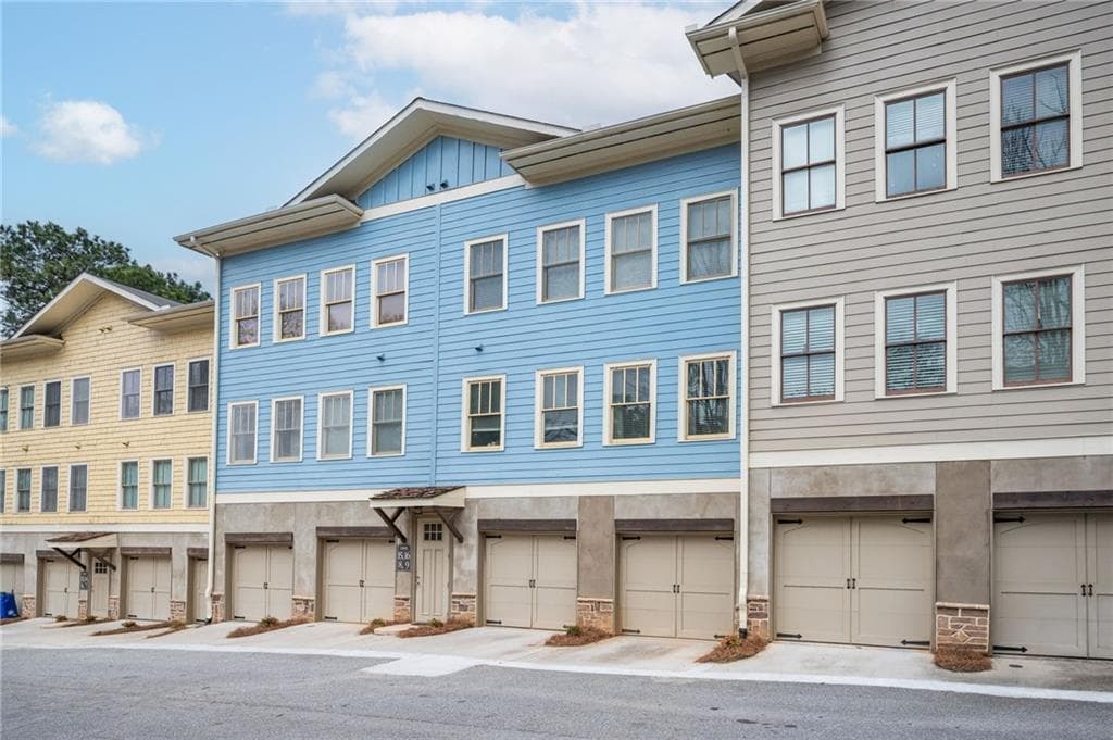 2 bedroom, 2 bathroom, 1,122 sq ft condominium under contract at 1628 Briarcliff Road 9, Atlanta, GA 30306 — photo 2