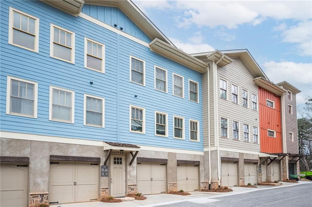 2 bedroom, 2 bathroom, 1,122 sq ft condominium under contract at 1628 Briarcliff Road 9, Atlanta, GA 30306 — photo 3