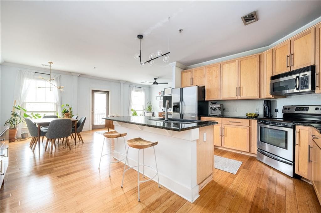 2 bedroom, 2 bathroom, 1,122 sq ft condominium under contract at 1628 Briarcliff Road 9, Atlanta, GA 30306 — photo 4