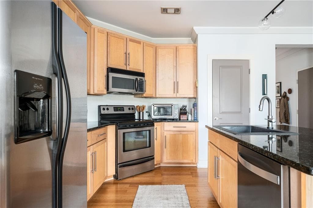 2 bedroom, 2 bathroom, 1,122 sq ft condominium under contract at 1628 Briarcliff Road 9, Atlanta, GA 30306 — photo 7
