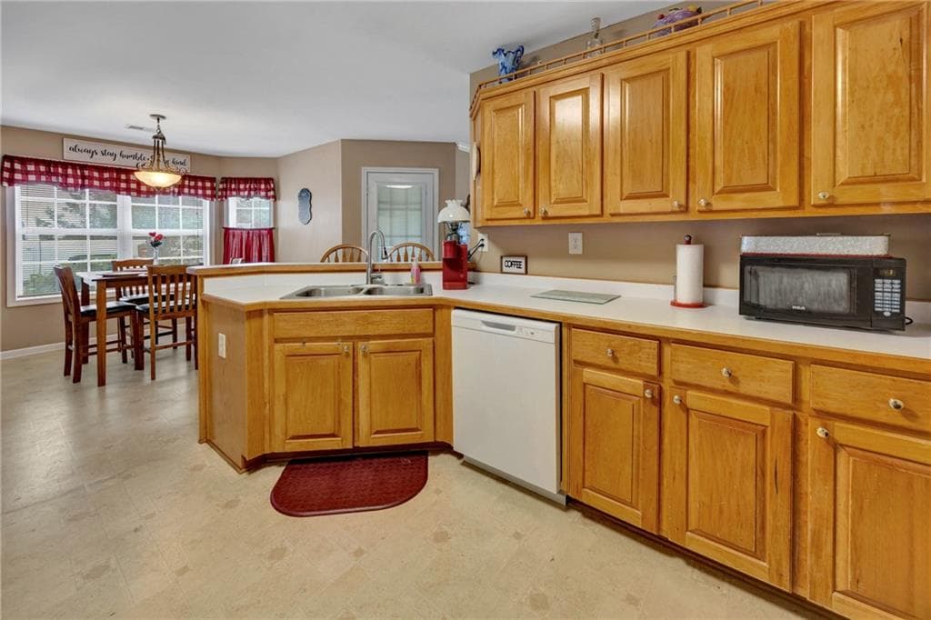 5 bedroom, 3 bathroom, 2,359 sq ft single family residence for sale at 413 Youth Jersey Road, Covington, GA 30014 — photo 10