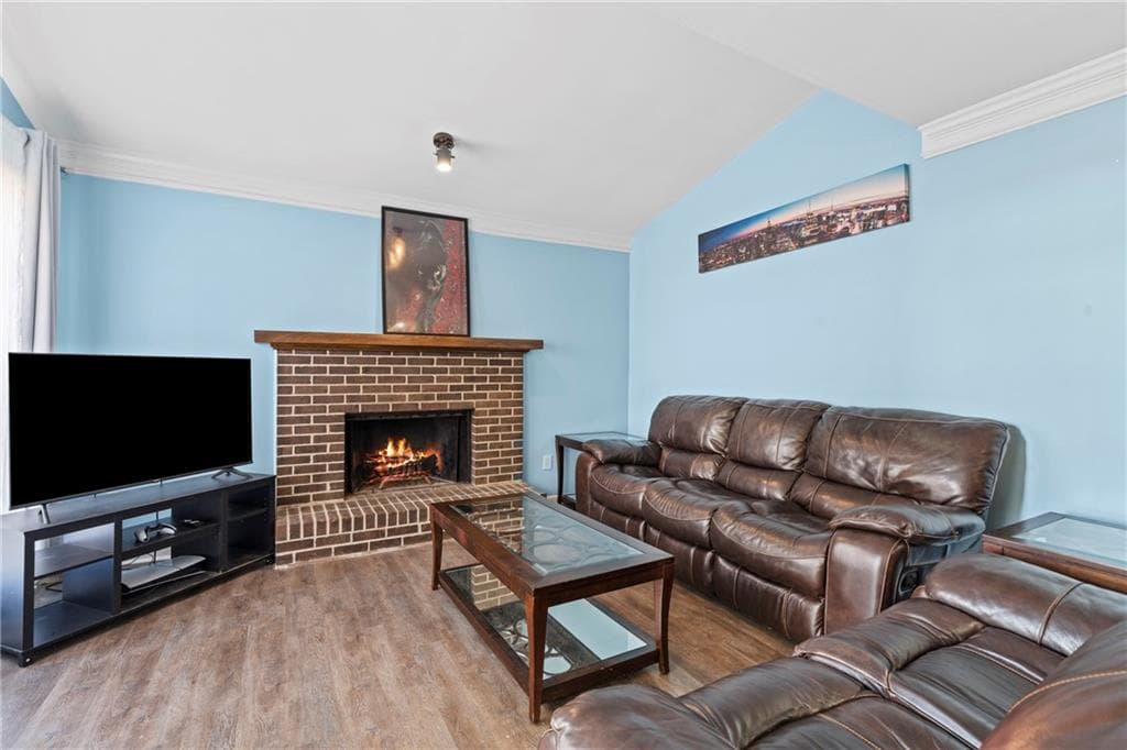 2 bedroom, 2 bathroom, 1,162 sq ft condominium for sale at 547 Picketts Bend Circle, Marietta, GA 30008 — photo 2