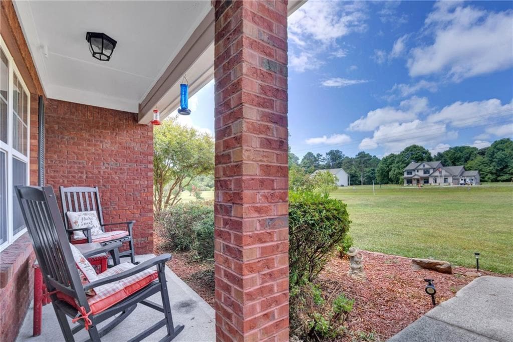 5 bedroom, 3 bathroom, 2,359 sq ft single family residence for sale at 413 Youth Jersey Road, Covington, GA 30014 — photo 3