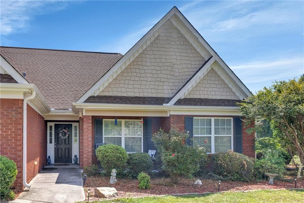 5 bedroom, 3 bathroom, 2,359 sq ft single family residence for sale at 413 Youth Jersey Road, Covington, GA 30014 — photo 2
