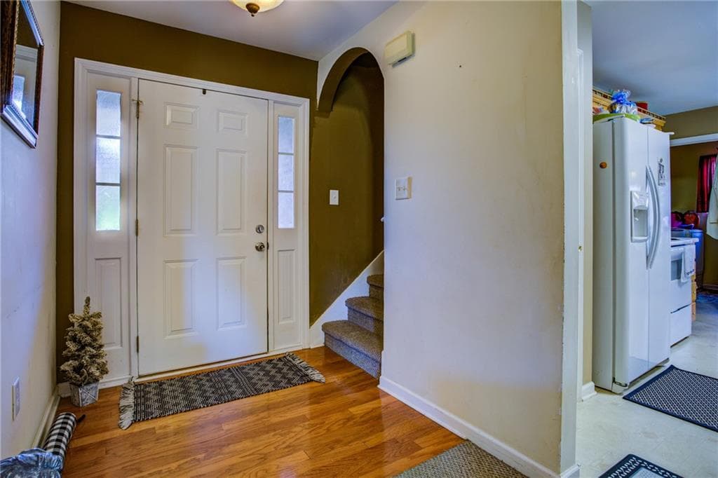 5 bedroom, 3 bathroom, 2,359 sq ft single family residence for sale at 413 Youth Jersey Road, Covington, GA 30014 — photo 5