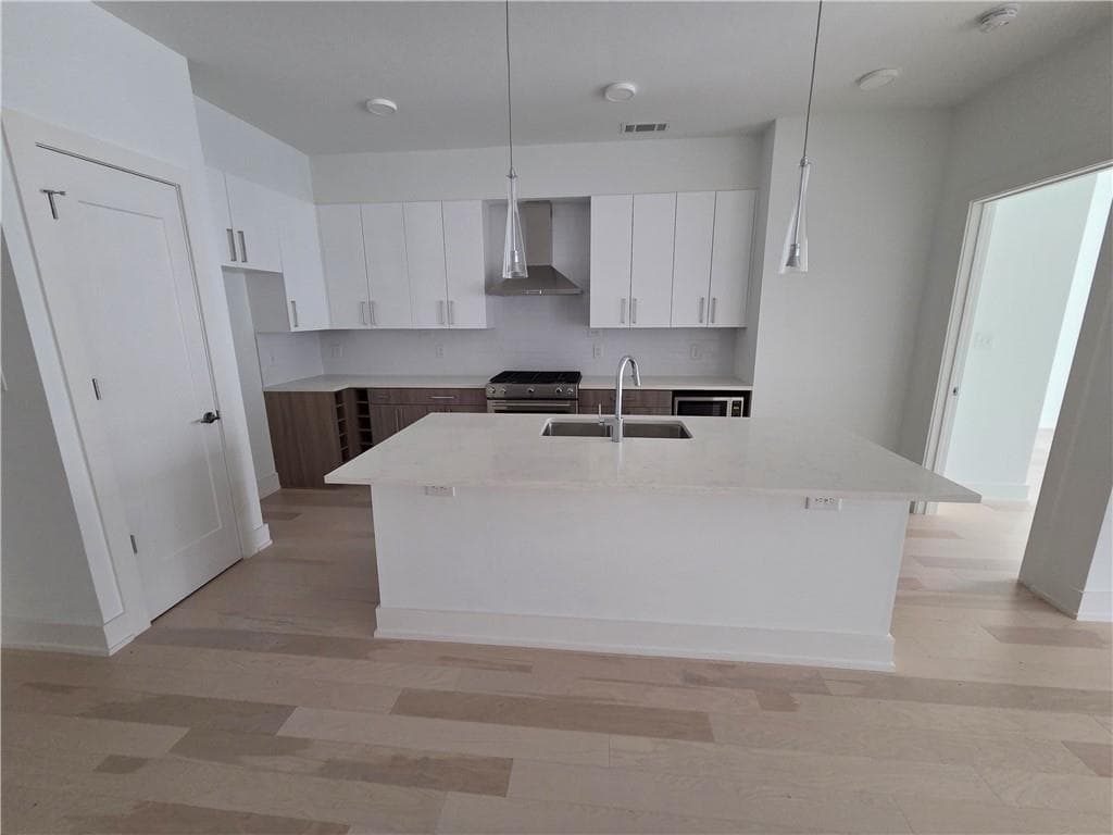 2 bedroom, 2 bathroom, 1,386 sq ft condominium for rent at 775 Juniper Street 304, Atlanta, GA 30308 for $3,395 a month — photo 1 of 29