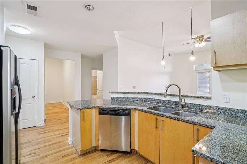 2 bedroom, 2 bathroom, 1,117 sq ft condominium for rent at 390 17th Street 6009, Atlanta, GA 30363 for $2,000 a month — photo 7