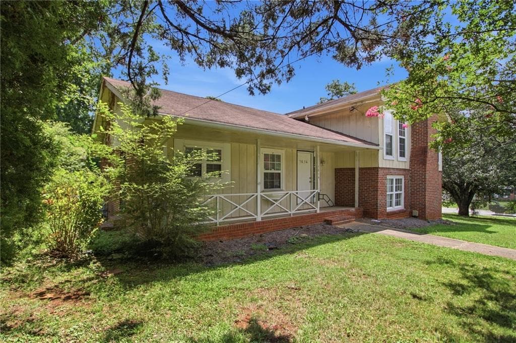 4 bedroom, 3 bathroom, 2,047 sq ft single family residence for sale at 1614 Devon Court, Stone Mountain, GA 30088 — photo 2