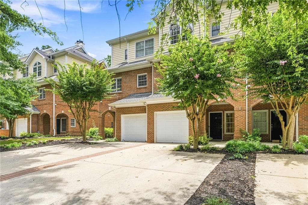 3 bedroom, 4 bathroom, 2,301 sq ft townhouse for sale at 1200 Wing Street 12, Atlanta, GA 30350 — photo 2