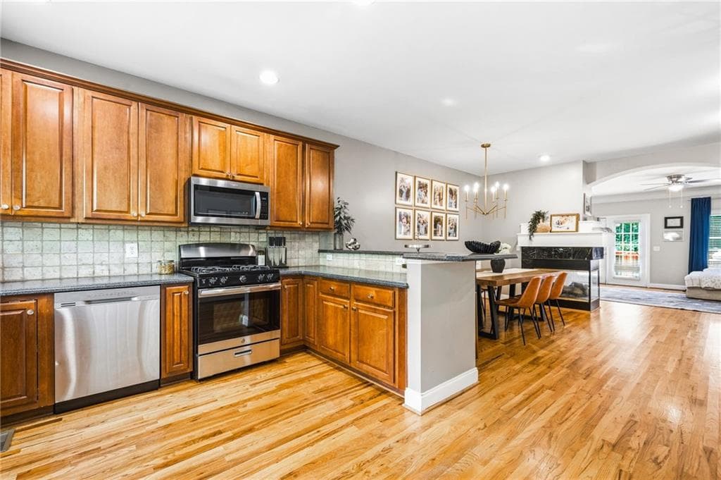 3 bedroom, 4 bathroom, 2,301 sq ft townhouse for sale at 1200 Wing Street 12, Atlanta, GA 30350 — photo 9