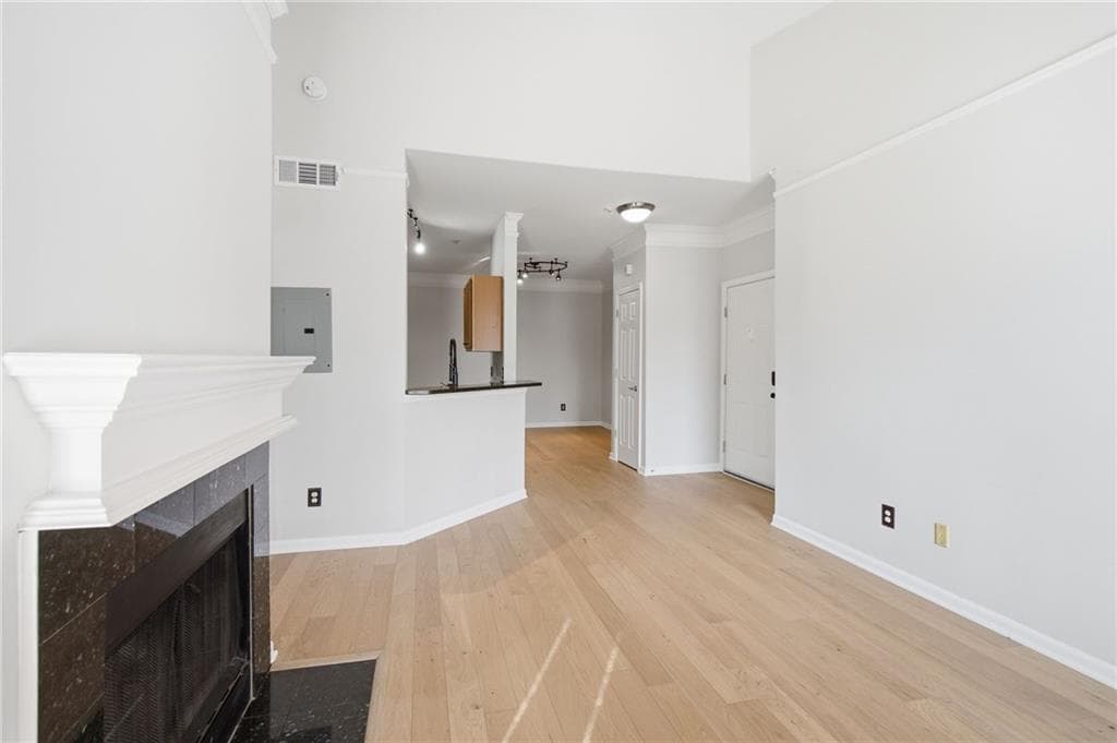 1 bedroom, 1 bathroom, 877 sq ft condominium under contract at 200 Renaissance Parkway 221, Atlanta, GA 30308 — photo 4