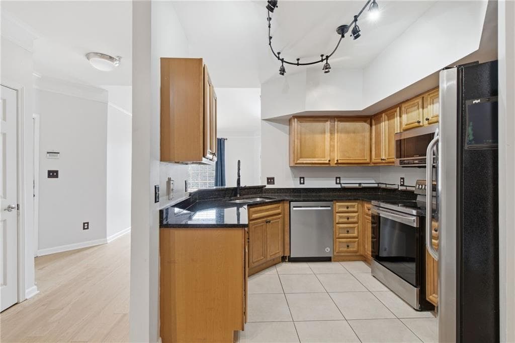 1 bedroom, 1 bathroom, 877 sq ft condominium under contract at 200 Renaissance Parkway 221, Atlanta, GA 30308 — photo 8