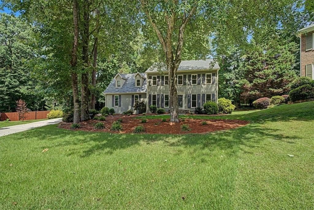 4 bedroom, 3 bathroom, 2,200 sq ft single family residence for sale at 4352 Deerbrook Way, Lilburn, GA 30047 — photo 3