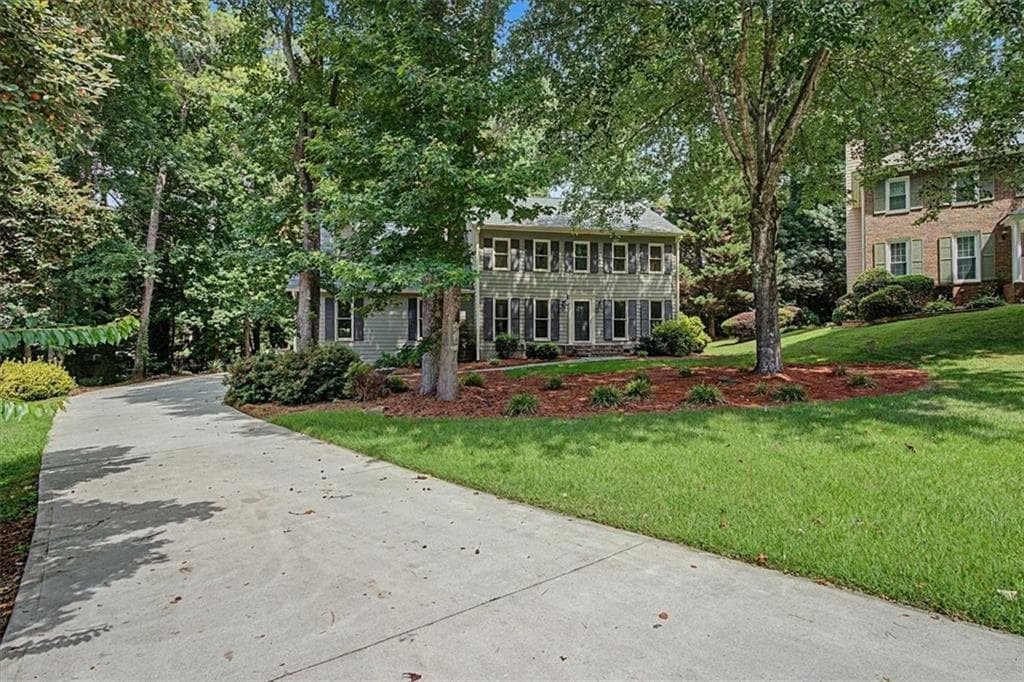 4 bedroom, 3 bathroom, 2,200 sq ft single family residence for sale at 4352 Deerbrook Way, Lilburn, GA 30047 — photo 4