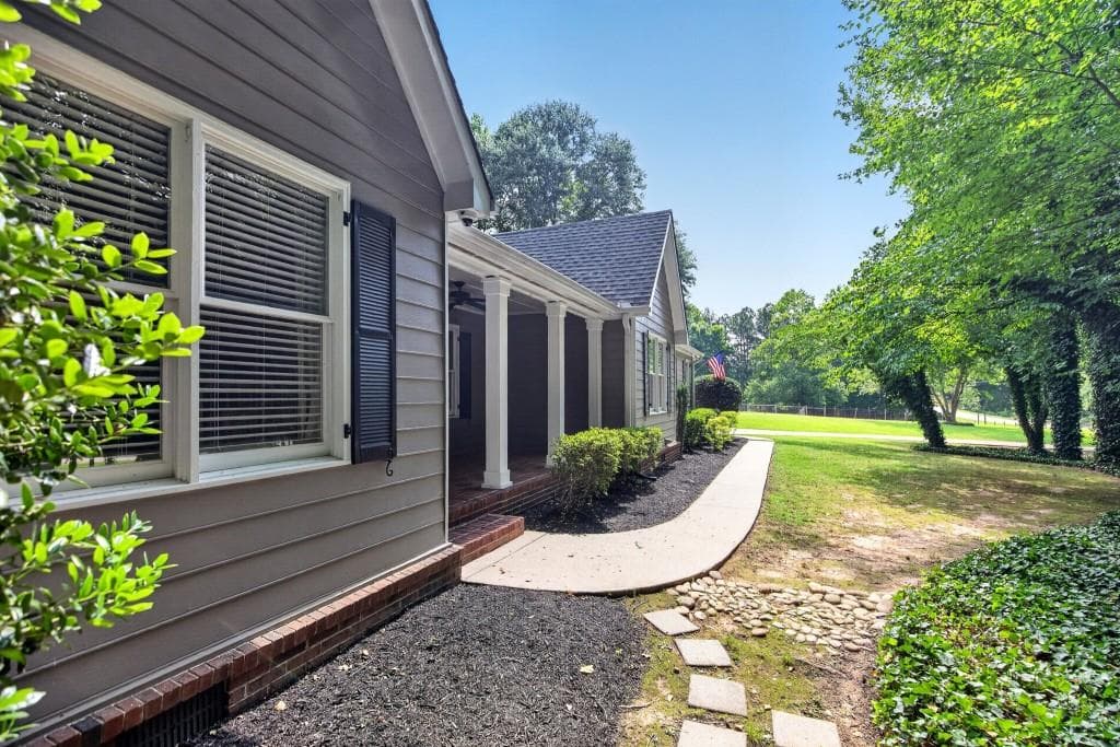 3 bedroom, 2 bathroom, 1,840 sq ft single family residence for sale at 1405 Lake Dow Road, Mcdonough, GA 30252 — photo 4