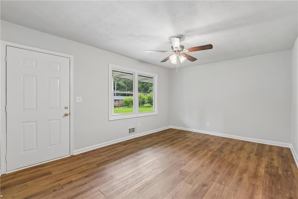 3 bedroom, 2 bathroom, 1,183 sq ft single family residence under contract at 103 Marty Lane, Dallas, GA 30132 — photo 4