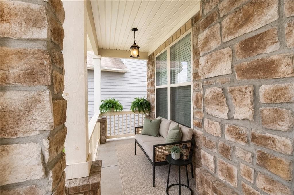6 bedroom, 7 bathroom, 4,125 sq ft single family residence under contract at 505 Lance View Lane, Lawrenceville, GA 30045 — photo 2