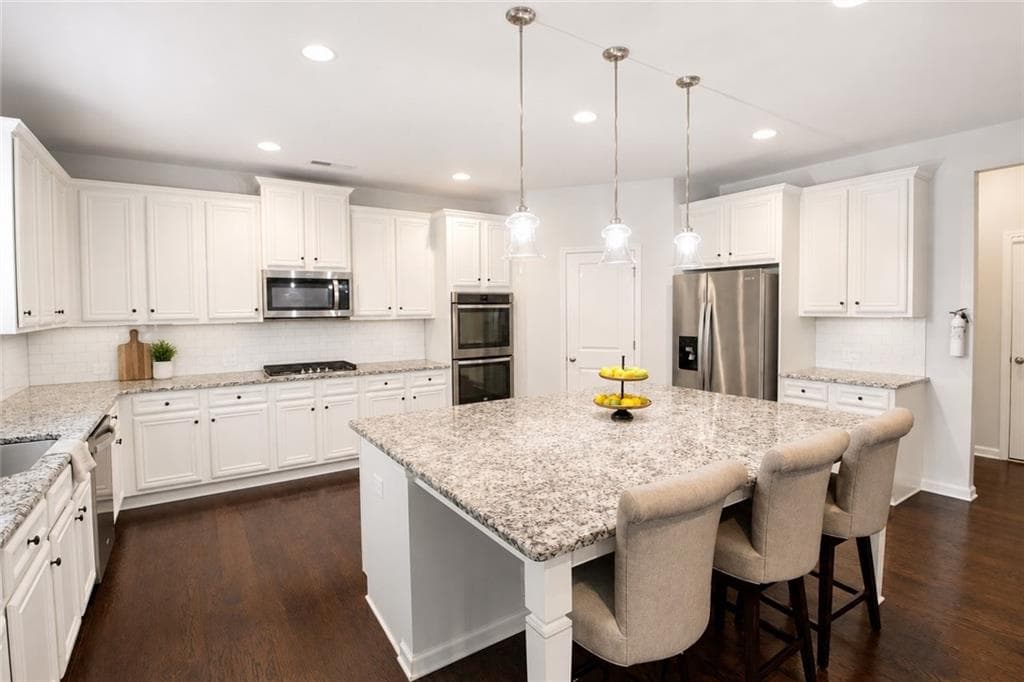 6 bedroom, 7 bathroom, 4,125 sq ft single family residence under contract at 505 Lance View Lane, Lawrenceville, GA 30045 — photo 6
