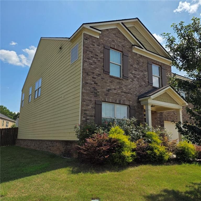 5 bedroom, 3 bathroom, 3,268 sq ft single family residence under contract at 605 Sturbridge Court, Mcdonough, GA 30253 — photo 2