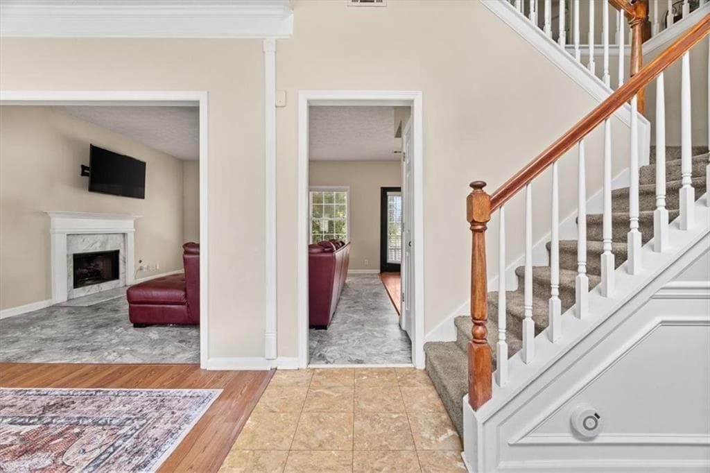 4 bedroom, 3 bathroom, 2,368 sq ft single family residence under contract at 5560 Taylor Road, Alpharetta, GA 30022 — photo 5