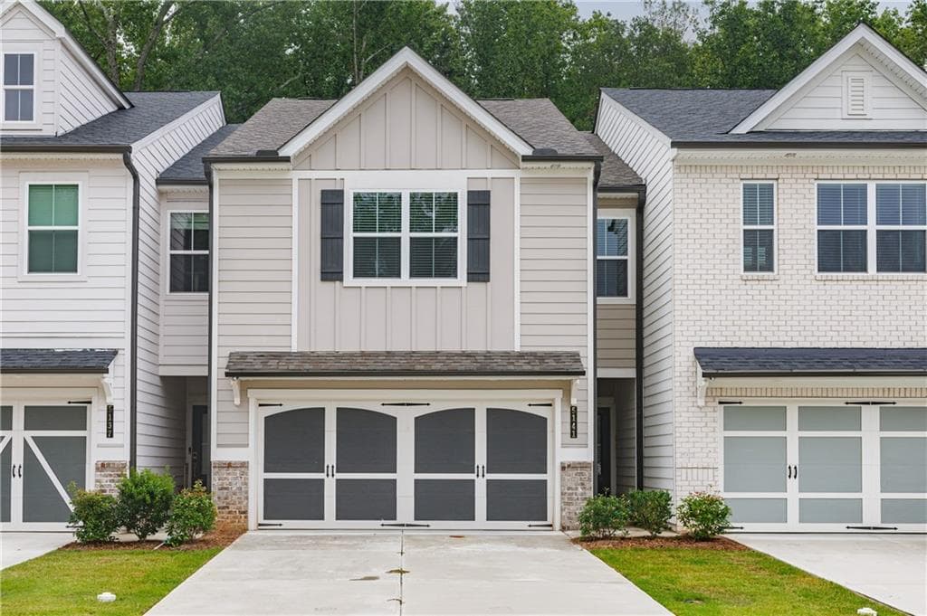 3 bedroom, 3 bathroom, 1,912 sq ft townhouse for rent at 5141 Sidney Square Drive, Flowery Branch, GA 30542 for $2,100 a month — photo 2