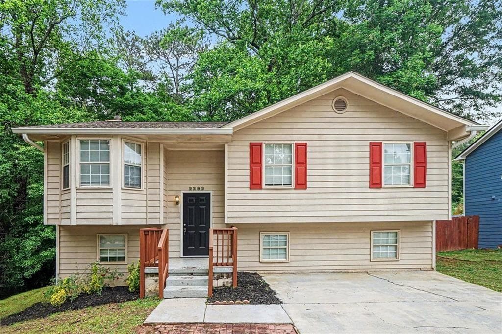 5 bedroom, 3 bathroom, 2,092 sq ft single family residence for sale at 2292 Wilkins Cove, Decatur, GA 30035 — photo 2