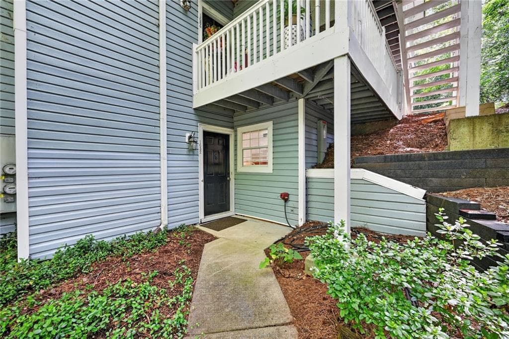 2 bedroom, 2 bathroom, 1,166 sq ft condominium for sale at 1632 Roanoke Place, Marietta, GA 30067 — photo 2