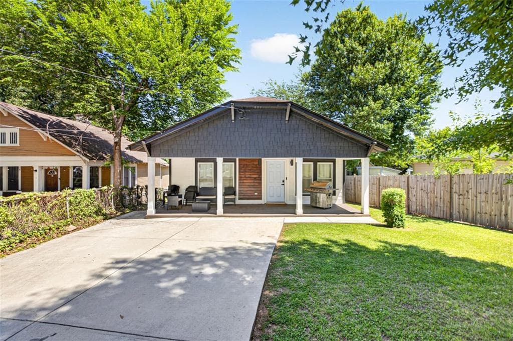 3 bedroom, 2 bathroom, 1,288 sq ft single family residence for sale at 670 Federal Terrace, Atlanta, GA 30315