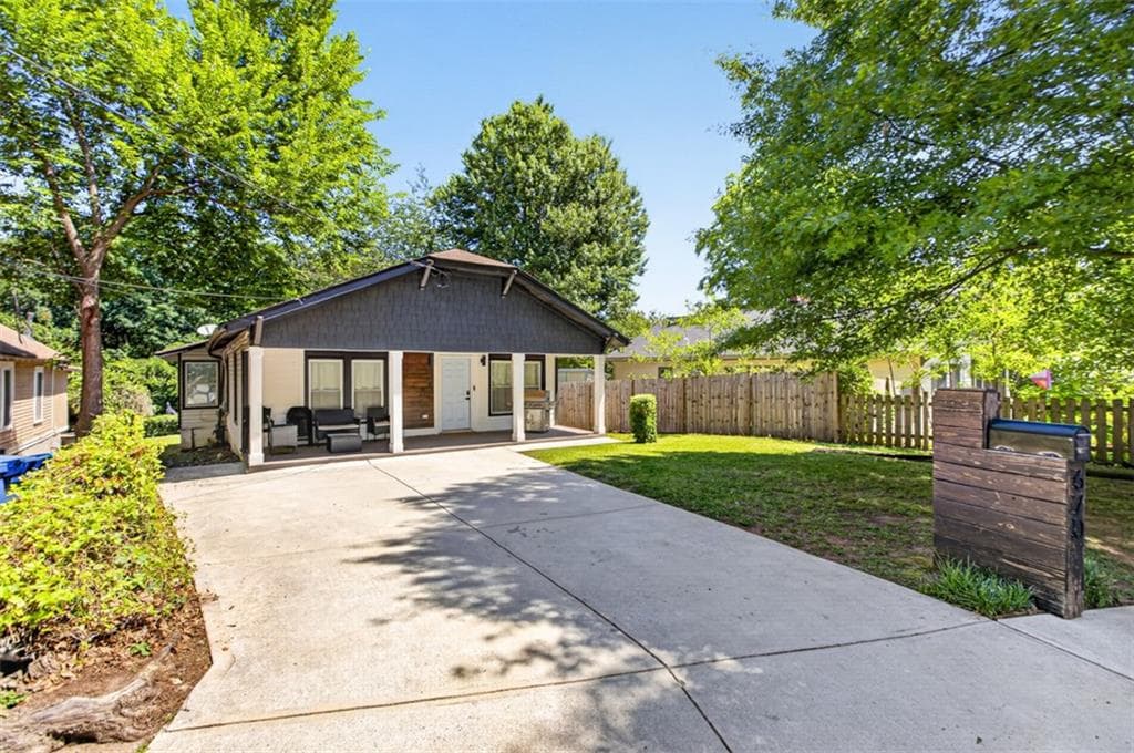 3 bedroom, 2 bathroom, 1,288 sq ft single family residence for sale at 670 Federal Terrace, Atlanta, GA 30315 — photo 2
