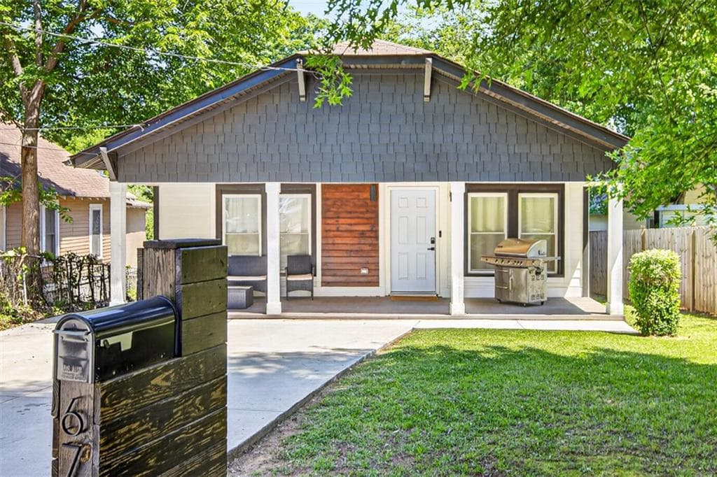 3 bedroom, 2 bathroom, 1,288 sq ft single family residence for sale at 670 Federal Terrace, Atlanta, GA 30315 — photo 6