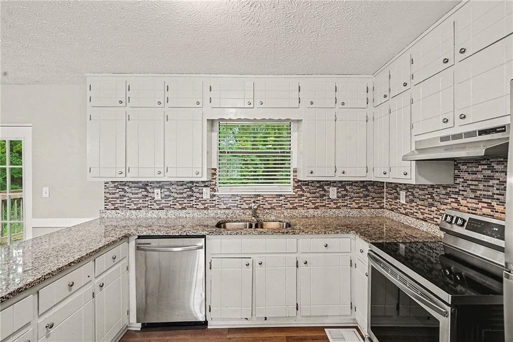 3 bedroom, 3 bathroom, 2,678 sq ft single family residence for sale at 2311 Weatherly Court, Jonesboro, GA 30236 — photo 10