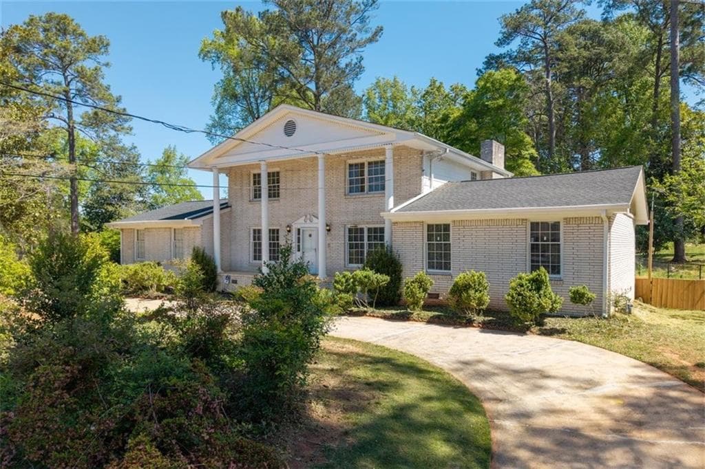 4 bedroom, 4 bathroom, 2,739 sq ft single family residence under contract at 3648 Calumet Road, Decatur, GA 30034 — photo 2