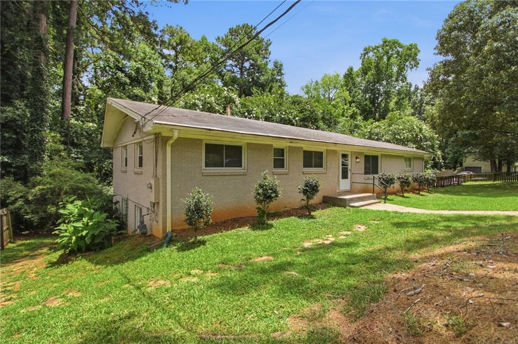 4 bedroom, 3 bathroom, 1,813 sq ft single family residence for sale at 1760 Danrich Drive, Decatur, GA 30032 — photo 3
